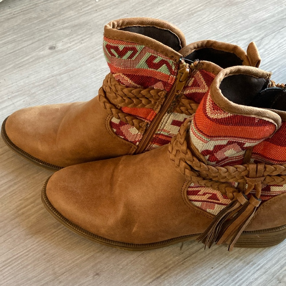 ERAN booties. Tan with Aztec pattern & braided tassels , zipper sides.